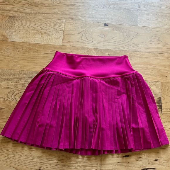 ALO Yoga Dresses & Skirts - Alo Grand Slam pleated tennis skirt, Size M